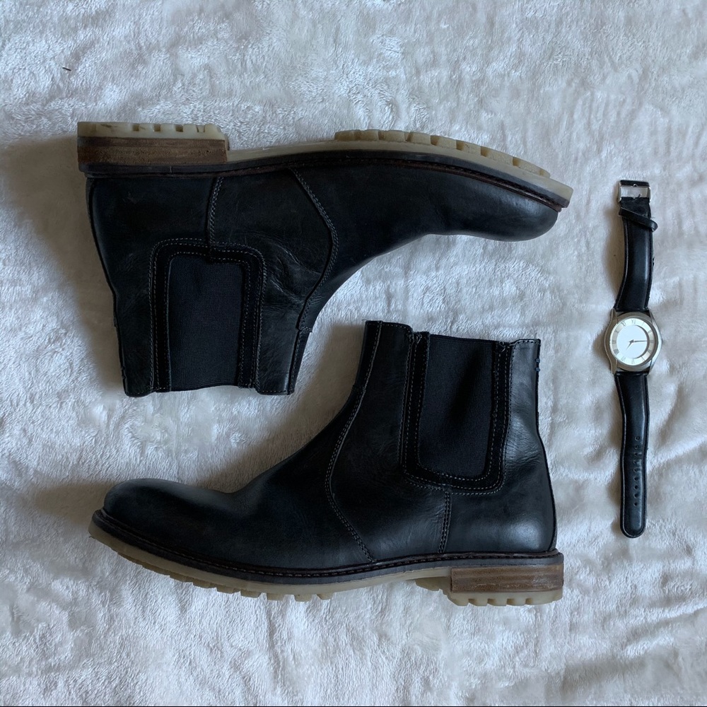 Men’s Leather Chelsea Boot - Size 8.5